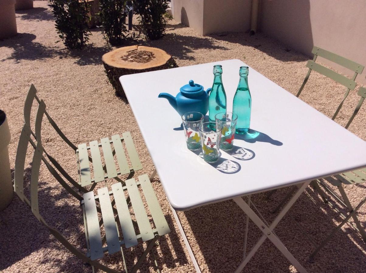 Les Interieurs D'Angele Bed and Breakfast Pernes-les-Fontaines Εξωτερικό φωτογραφία