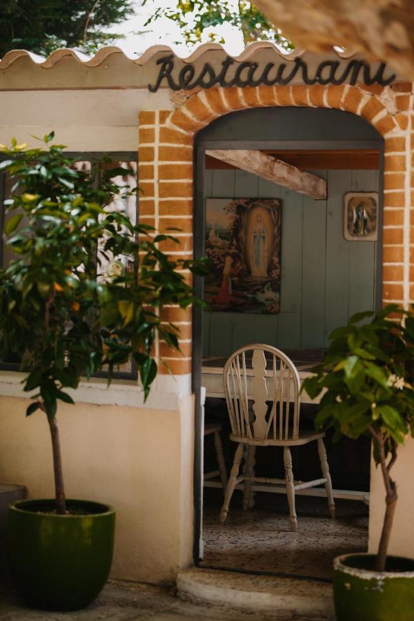 Les Interieurs D'Angele Bed and Breakfast Pernes-les-Fontaines Εξωτερικό φωτογραφία